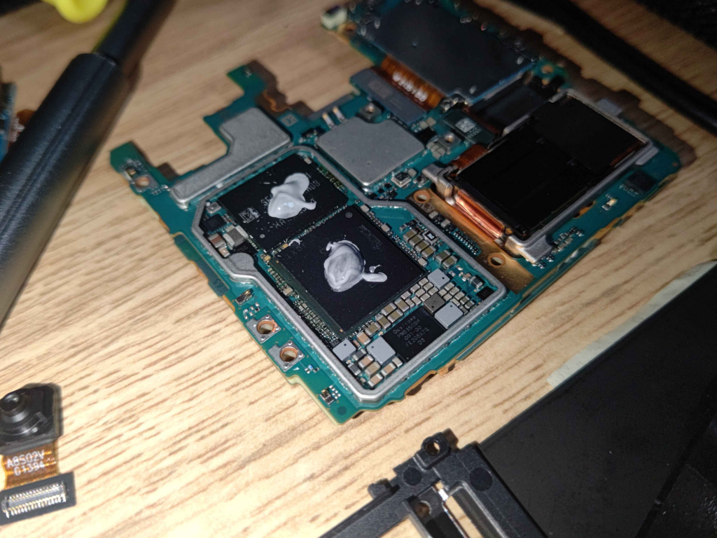 Xperia 分解 内部 バッテリー 内部 グリス